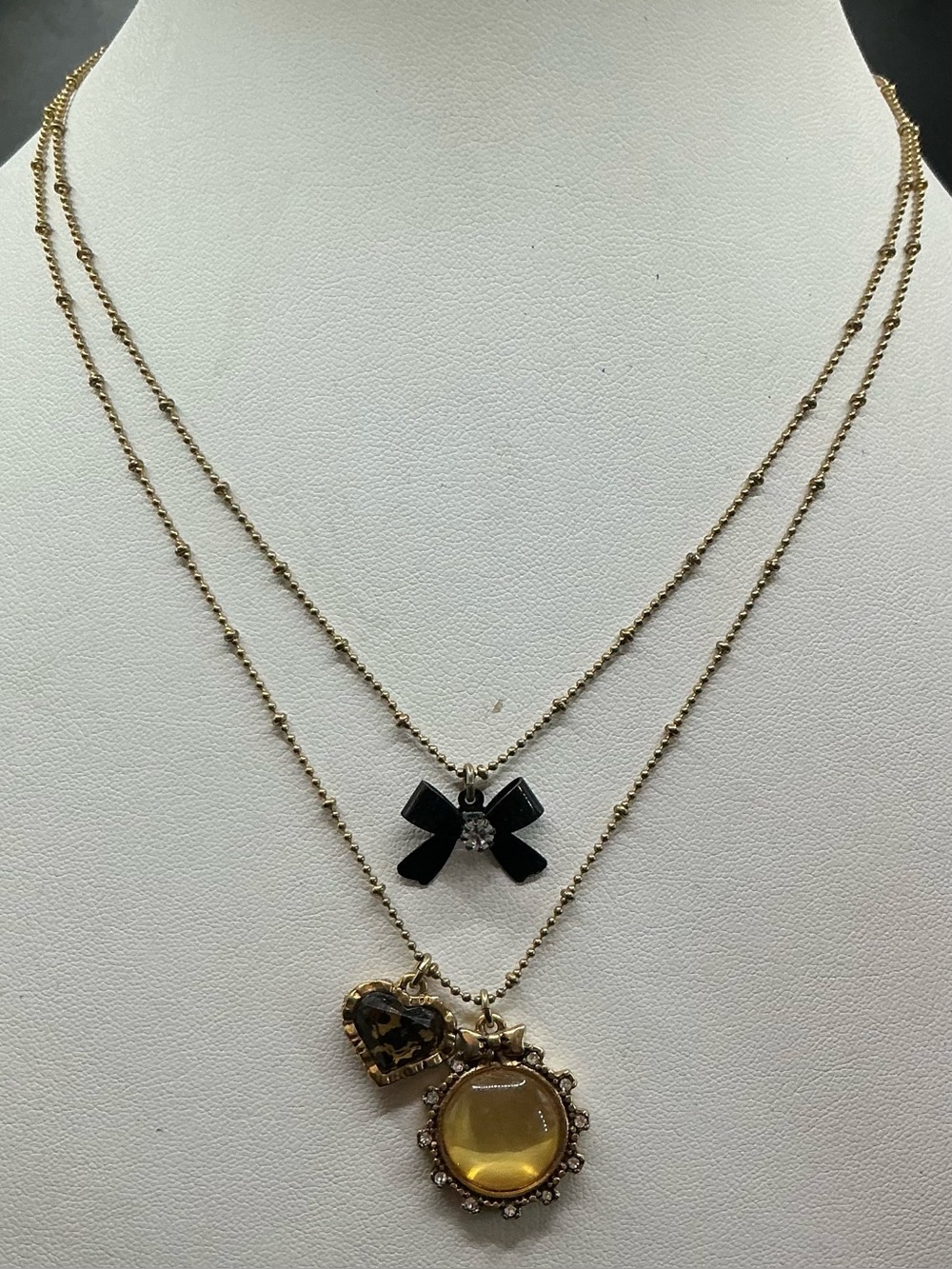 VINTAGE BETSEY JOHNSON GOLD TONE BOW ANIMAL PRINT HEART MULTI STRAND NECKLACE
